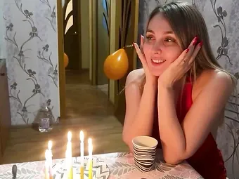 başlıyor En Sevdiği Yarrak Önünde Mutlu